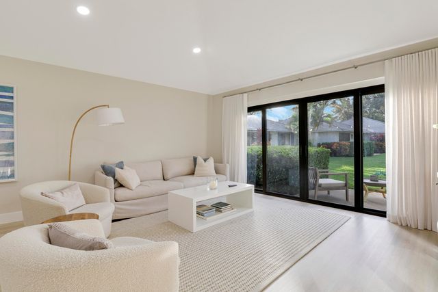 523 Club Drive, Palm Beach Gardens, FL 33418