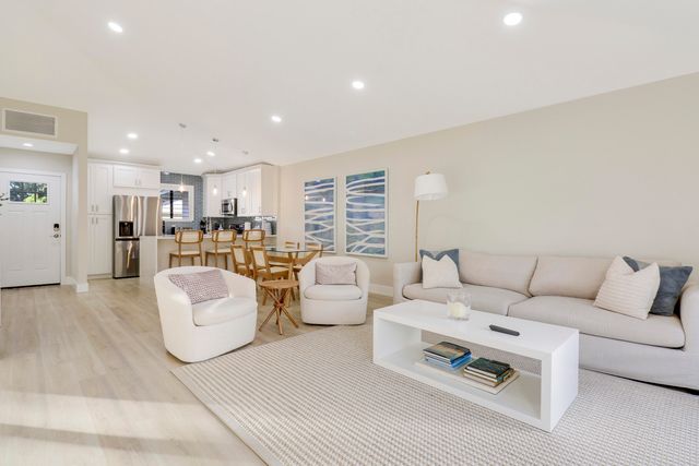 523 Club Drive, Palm Beach Gardens, FL 33418