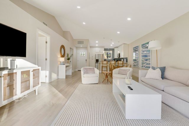 523 Club Drive, Palm Beach Gardens, FL 33418