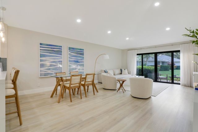 523 Club Drive, Palm Beach Gardens, FL 33418