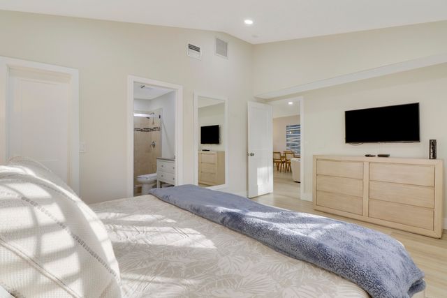 523 Club Drive, Palm Beach Gardens, FL 33418