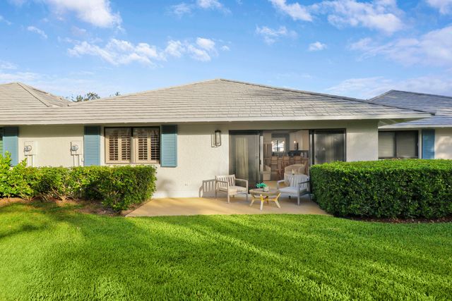 523 Club Drive, Palm Beach Gardens, FL 33418