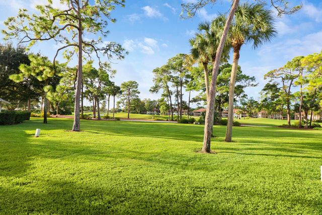 523 Club Drive, Palm Beach Gardens, FL 33418