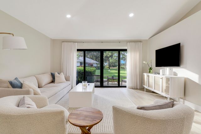 523 Club Drive, Palm Beach Gardens, FL 33418