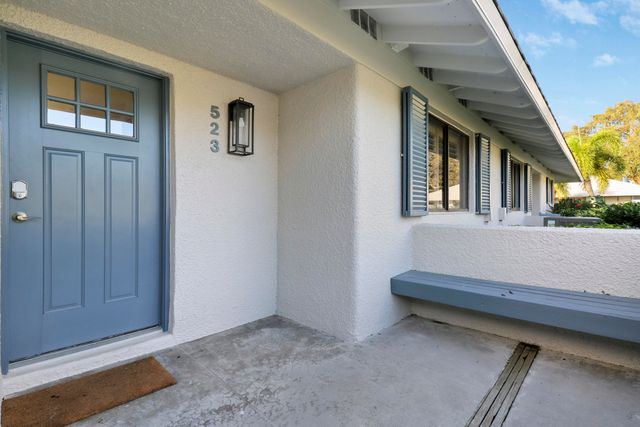 523 Club Drive, Palm Beach Gardens, FL 33418