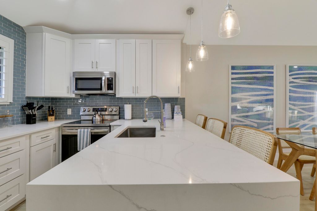 523 Club Drive, Palm Beach Gardens, FL 33418