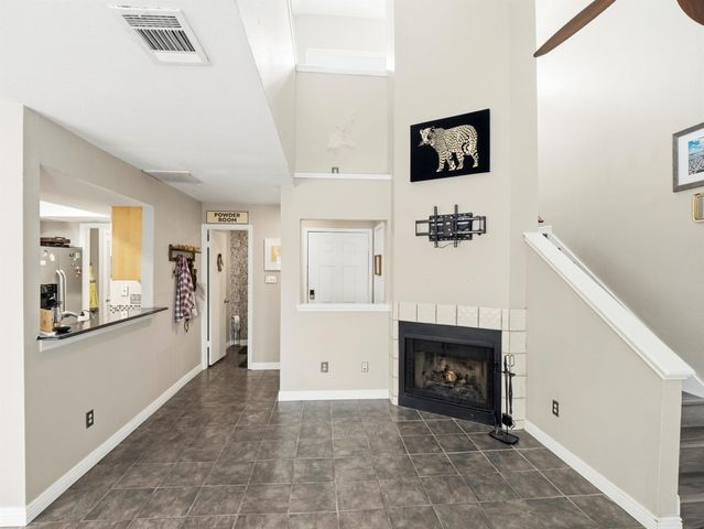 512 Eberhart LN 204, Austin, TX 78745