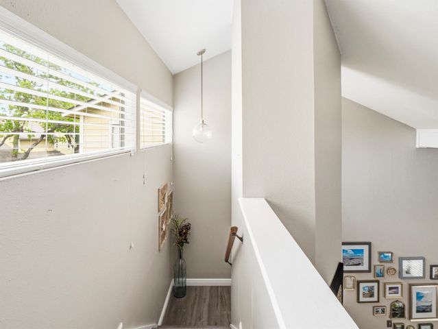 512 Eberhart LN 204, Austin, TX 78745