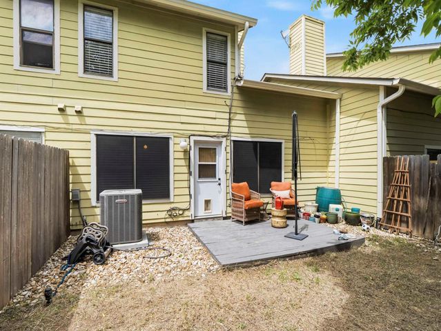 512 Eberhart LN 204, Austin, TX 78745