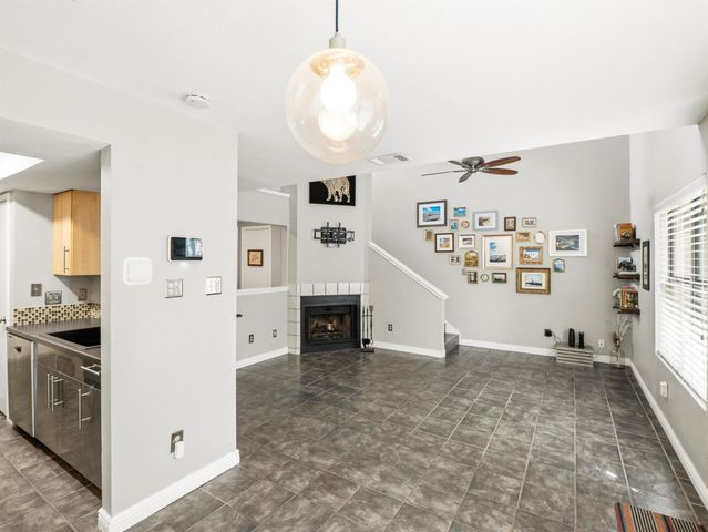 512 Eberhart LN 204, Austin, TX 78745