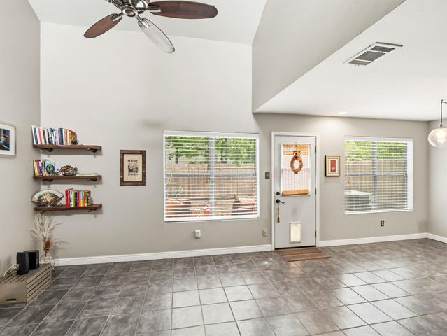 512 Eberhart LN 204, Austin, TX 78745