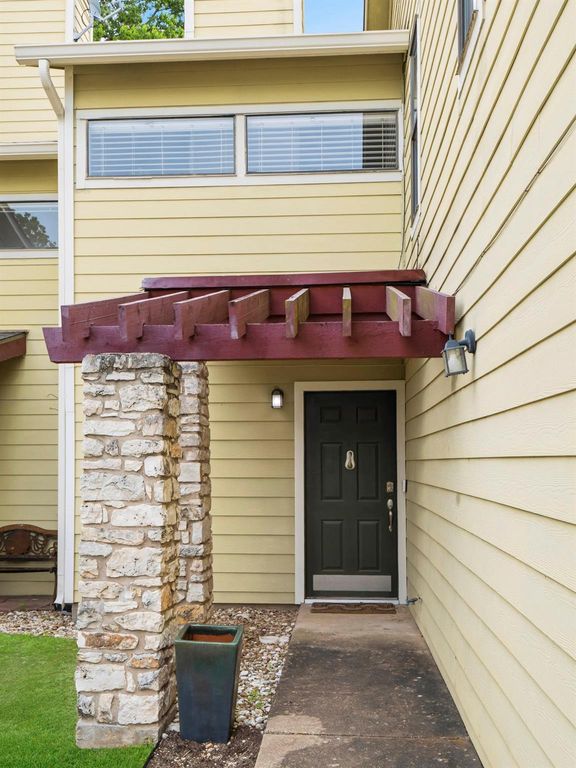 512 Eberhart LN 204, Austin, TX 78745