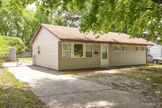624 Royal Heights Road, Belleville, IL 62226