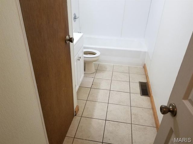 624 Royal Heights Road, Belleville, IL 62226