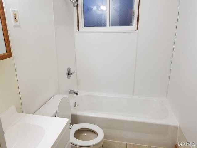 624 Royal Heights Road, Belleville, IL 62226