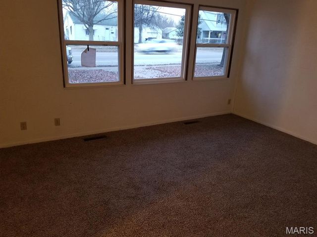 624 Royal Heights Road, Belleville, IL 62226