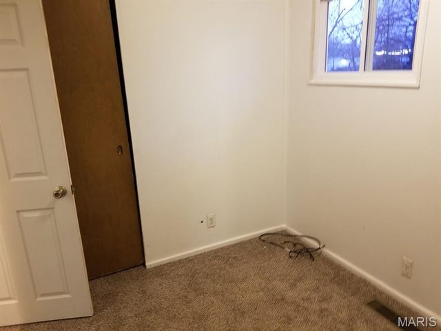 624 Royal Heights Road, Belleville, IL 62226