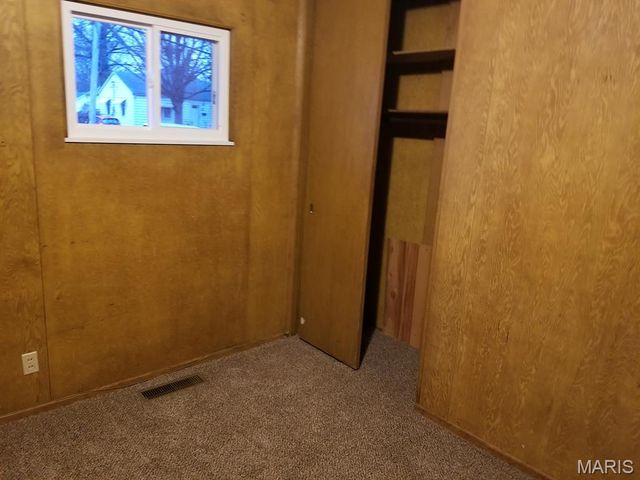 624 Royal Heights Road, Belleville, IL 62226