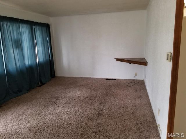 624 Royal Heights Road, Belleville, IL 62226