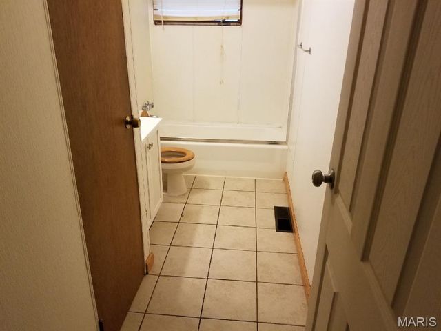 624 Royal Heights Road, Belleville, IL 62226