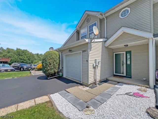 227 Canal Way, Hackettstown Town, NJ 07840