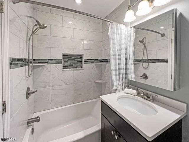 227 Canal Way, Hackettstown Town, NJ 07840