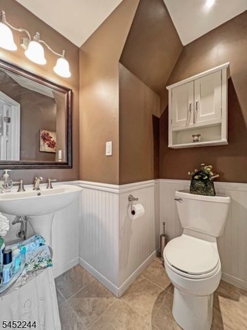 227 Canal Way, Hackettstown Town, NJ 07840