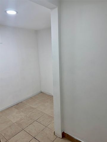 960 Holly Court, Franklin Square, NY 11010