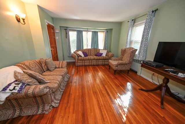 960 Holly Court, Franklin Square, NY 11010