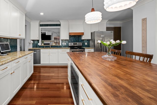 4074 4th street B, East Moline, IL 61244