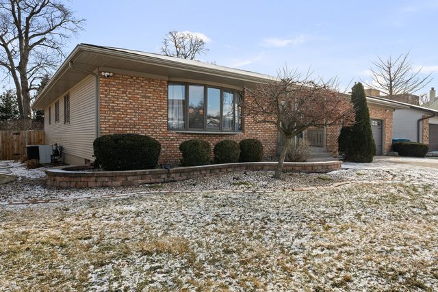 4074 4th street B, East Moline, IL 61244