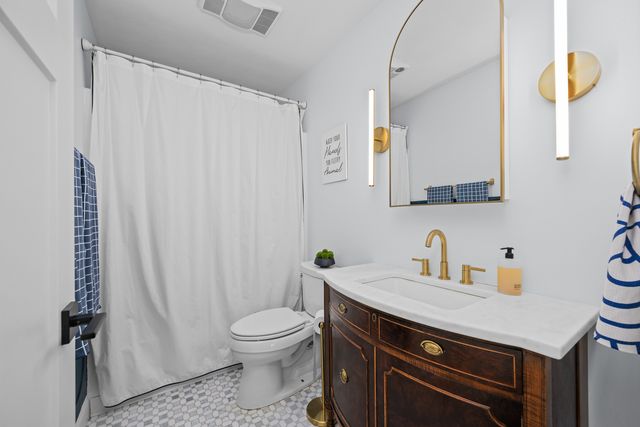 4074 4th street B, East Moline, IL 61244