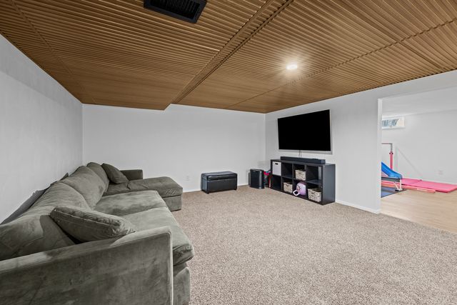 4074 4th street B, East Moline, IL 61244