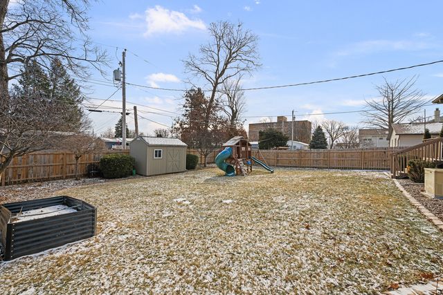 4074 4th street B, East Moline, IL 61244