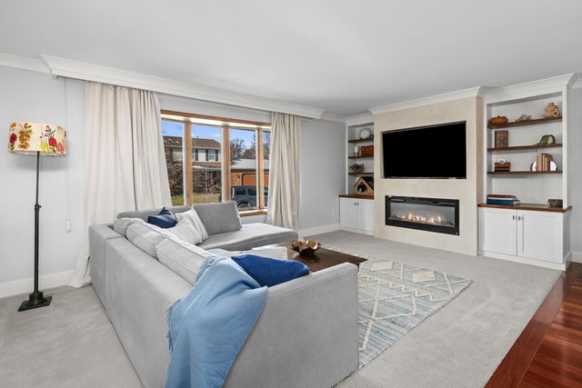 4074 4th street B, East Moline, IL 61244