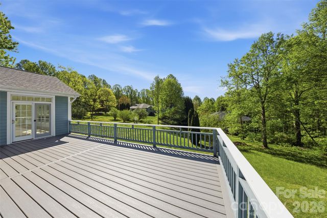 35 Stonecrest Court, Flat Rock, NC 28731