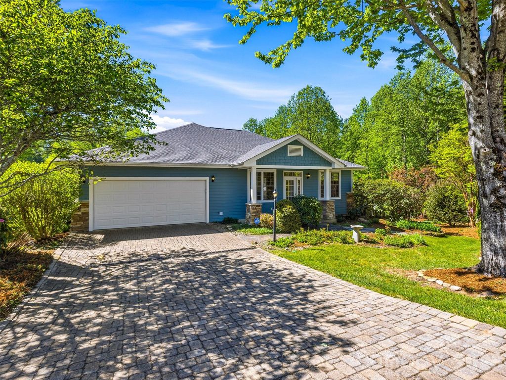 35 Stonecrest Court, Flat Rock, NC 28731