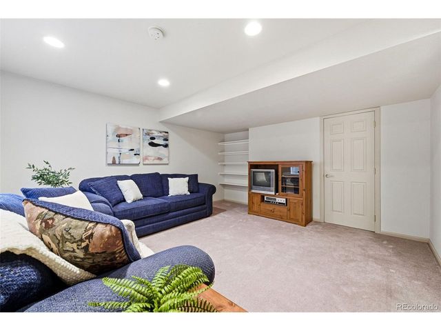 6487 Pierson St, Arvada, CO 80004