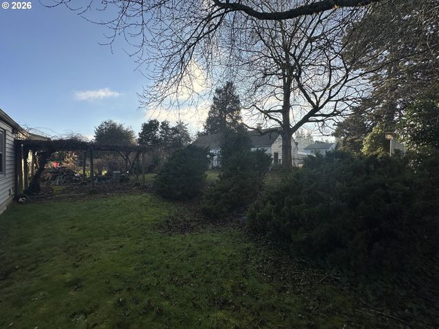 6850 Ne Roselawn St, Portland, OR 97218