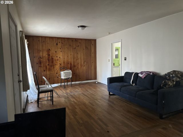 6850 Ne Roselawn St, Portland, OR 97218