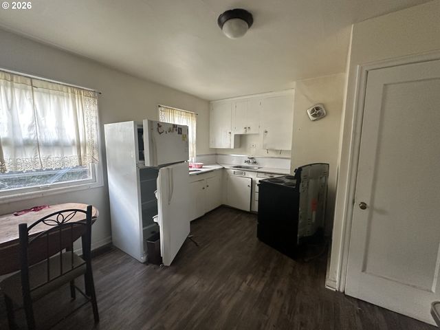 6850 Ne Roselawn St, Portland, OR 97218