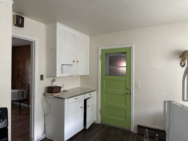 6850 Ne Roselawn St, Portland, OR 97218