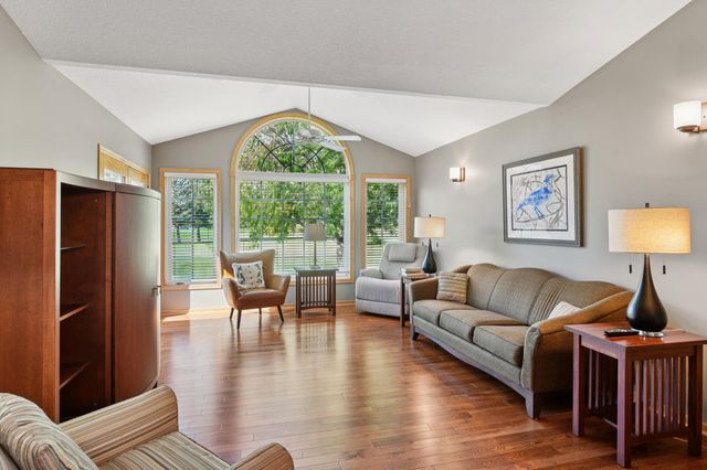 8973 Deer Run Drive, Victoria, MN 55386