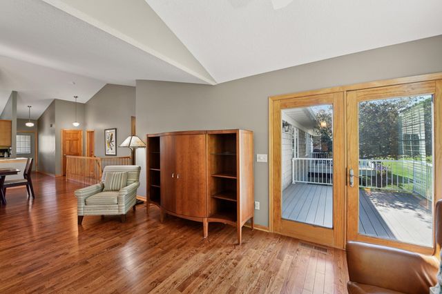 8973 Deer Run Drive, Victoria, MN 55386