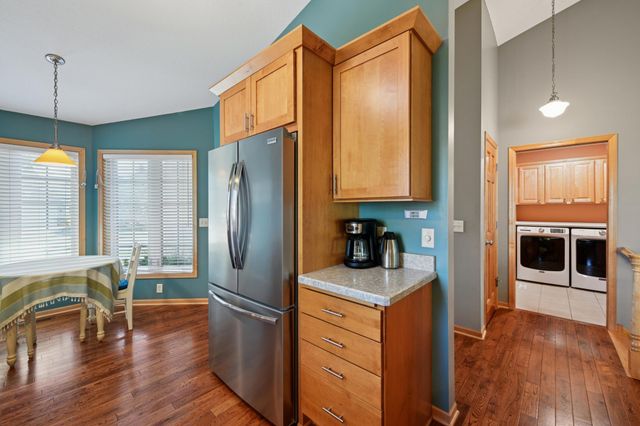 8973 Deer Run Drive, Victoria, MN 55386