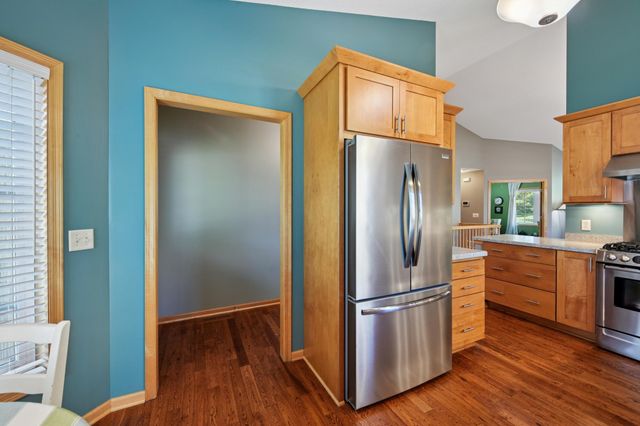 8973 Deer Run Drive, Victoria, MN 55386