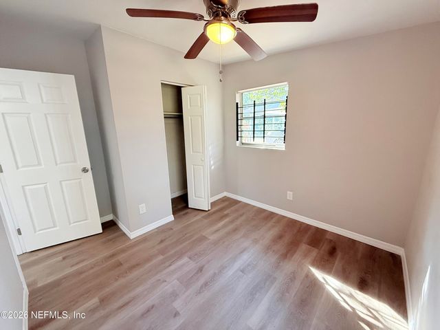 1033 AKE Lane, Jacksonville, FL 32218