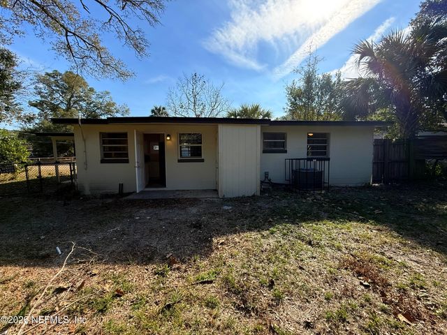 1033 AKE Lane, Jacksonville, FL 32218