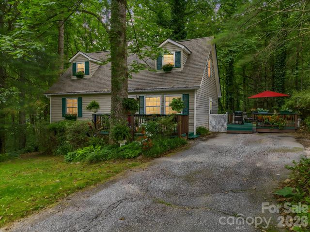 115 Cinnamon Way, Flat Rock, NC 28731