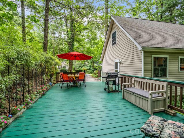 115 Cinnamon Way, Flat Rock, NC 28731